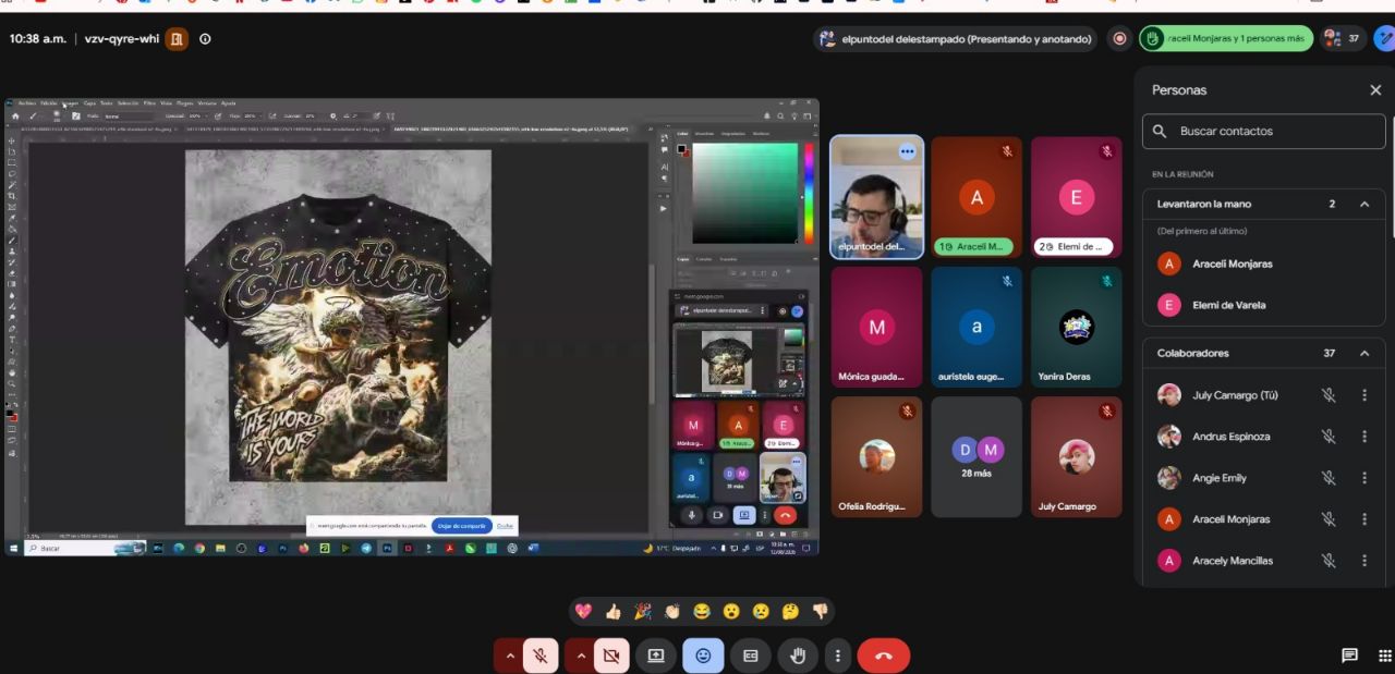 Captura real de una mentoría grupal en vivo: un diseño de camiseta compartido en pantalla junto a los participantes conectados